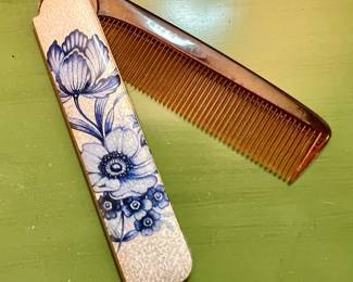 VINTAGE ENAMEL FOLDING HAIR COMB 