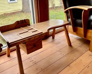 ORIGINAL CUSHMAN COLONIAL CREATIONS MAPLE COFFEE COBBLERS TABLE BENCH WITH METAL TAG IN DRAWER