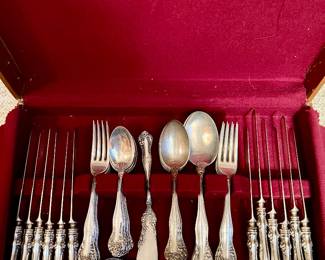 SET OF STERLING SILVER ART NOUVEAU FLATWARE - STRATFORD PATTERN SIMPSON, HALL & MLLER