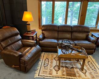 La-z-boy leather sofa and reclining. Both ends of the sofa reclining also.