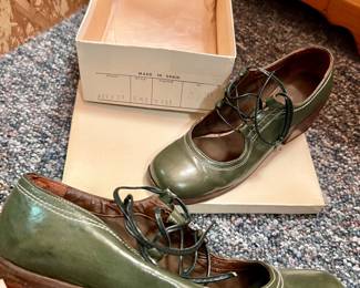 VINTAGE GREEN LEATHER LACE UP BLOCK HEAL SHOES FROM SPAIN