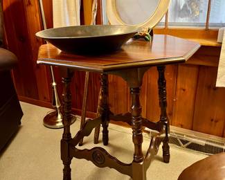 OCTAGON PARLOR / LAMP TABLE CIRCA 1915