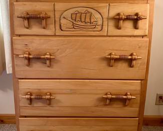 VINTAGE MAPLE COTTAGE STYLE WOODEN CHEST WITH CLIPPER SHIP NAUTICAL CARVING CIRCA 1940