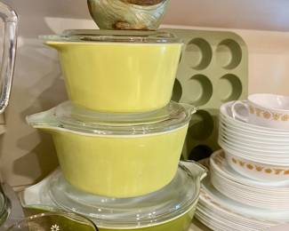 PYREX VERDE GREEN CASSEROLE DISHES WITH LIDS