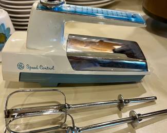 VINTAGE GE HAND MIXER