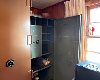 INSIDE THE SHORTER YALE GUN SAFE ON END