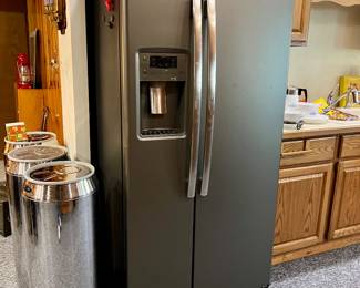 APPLIANCES TOO! GE SIDE BY SIDE REFRIGERATOR WITH WATER DISPENSER