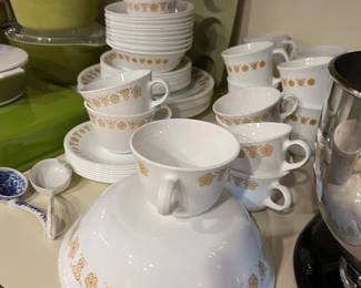 CORELLE BUTTERFLY GOLD SET OF DISHES