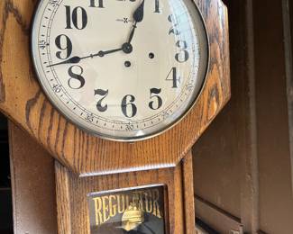 REGULATOR CLOCK