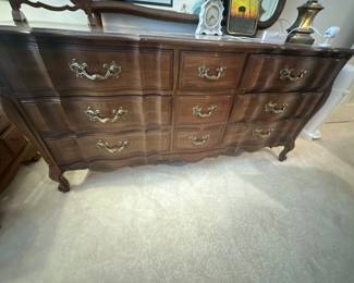 United furniture lowboy dresser