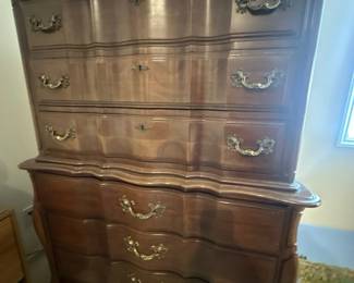 United furniture tallboy dresser