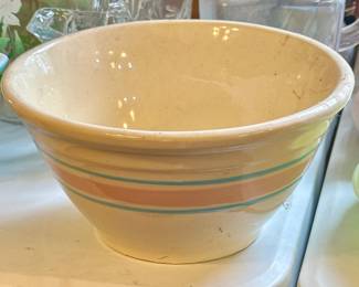 Vintage USA Pottery Farmhouse mixing bowl