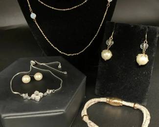 AM318Eclectic Costume Jewelry