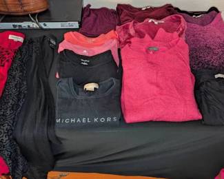 AM280Size ML Sweaters, Tshirts, Tanks