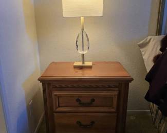 AM183Nightstand with lamp