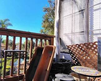 AM108Plant  Plant Potter Mystery Lot