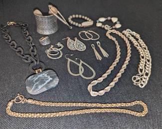 AM249Druzy Style Agate Beaded Bracelet With Black  Silver Tones