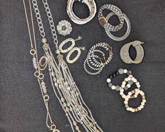 AM208White  Silver Summertime Costume Jewelry