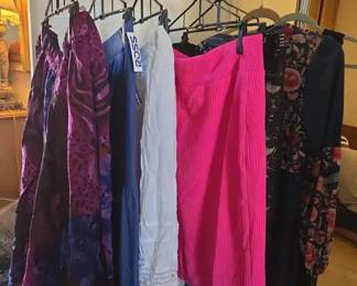 AM275XL Dresses And Skirts