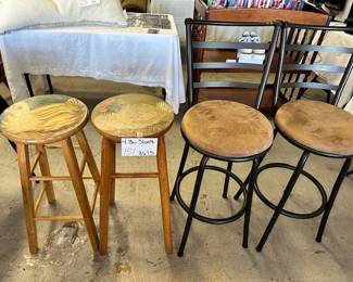 4 Bar Stools 