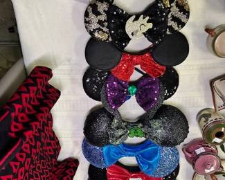6 Disney Ears 