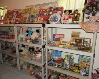 Toys/Train Sets/Stuffed Animals/Kids Books