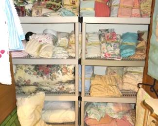 Decorative Pillows/Linens