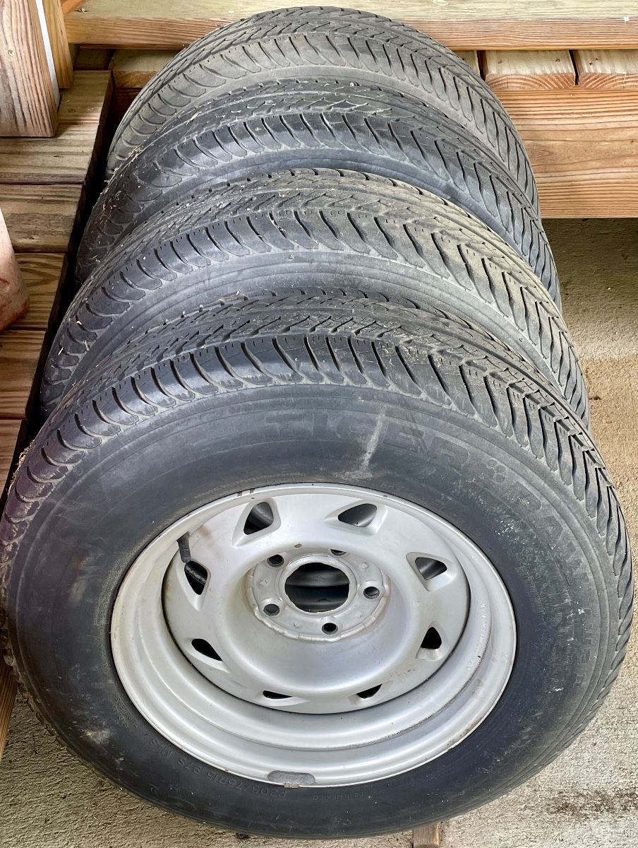 SET/4   TIGER-PAW AWP-II P205/75R15 97S M+S