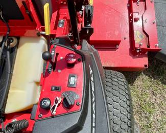 GRAVELY ZERO-TURN HD-60, 204 HOURS, LED LIGHTS, TRAILER HITCH