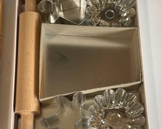 VINTAGE/ANTIQUE "KIDDIE BAKE SET"