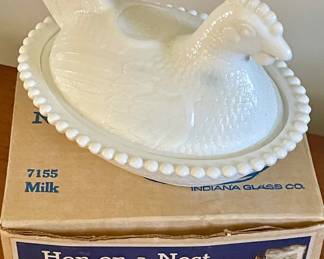 *NOS INDIANA GLASS HEN ON A NEST - MILK GLASS, ORIGINAL BOX