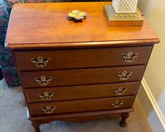 4-DRAWER SIDE CHEST