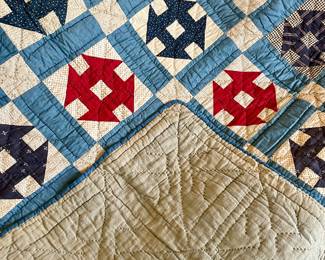 ANTIQUE HANDMADE FULL QUILT