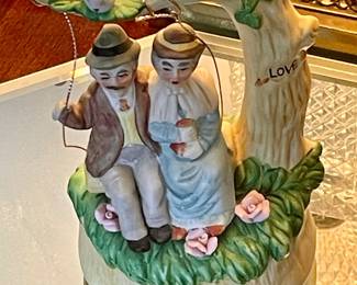 VINTAGE PORCELAIN MUSIC BOX