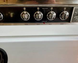 GE 4-Burner Stove