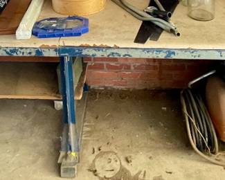 12’ SHOP TABLE/BENCH w/AIR LINE HOOK-UP