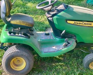 JOHN DEERE X300 "PARTS" MOWER - **DOES NOT RUN**
