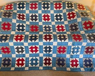 ANTIQUE HANDMADE FULL QUILT