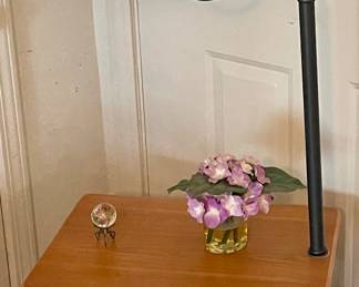 Side Table/Lamp/Magazine Rack