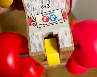 VINTAGE FISHER-PRICE #693 DOG PULL TOY