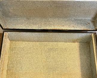 VINTAGE FOOTLOCKER W/TRAY