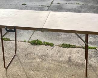 Vintage *Like New “Beauty Fold” Table