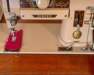 VINTAGE/ANTIQUE SINGER 401A WITH ACCESSORIES, CABINET AND BENCH