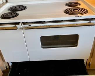 GE 4-Burner Stove