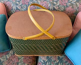 ANTIQUE PICNIC BASKET