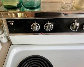 GE 4-Burner Stove