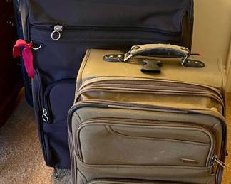 LARGE ROLLING LUGGAGE