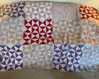ANTIQUE HANDMADE FULL QUILT