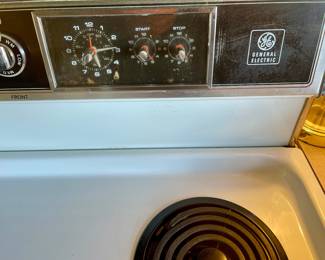 GE 4-Burner Stove