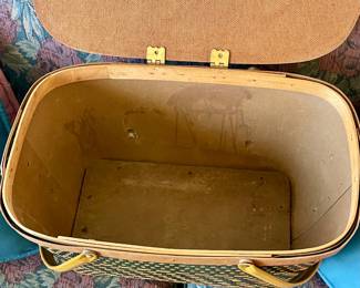 ANTIQUE PICNIC BASKET